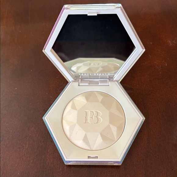 Fenty Beauty Diamond Bomb II Highlighter - Picture 3 of 9